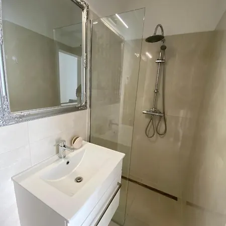 Appartamento Sunvilla With Hot Tub