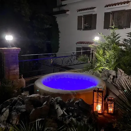 Sunvilla With Hot Tub *