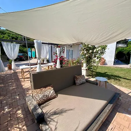 Sunvilla With Hot Tub Capodistria