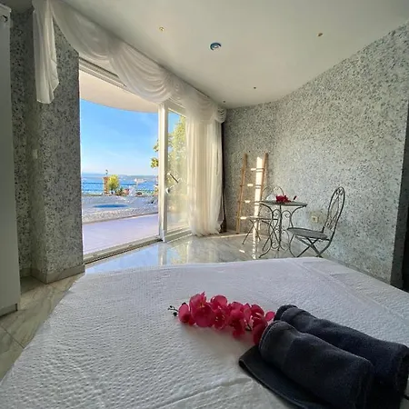 Appartamento Sunvilla With Hot Tub