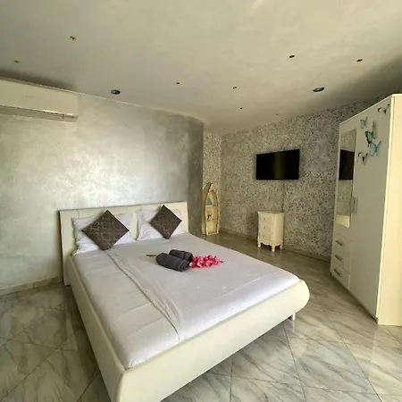 Sunvilla With Hot Tub Appartamento