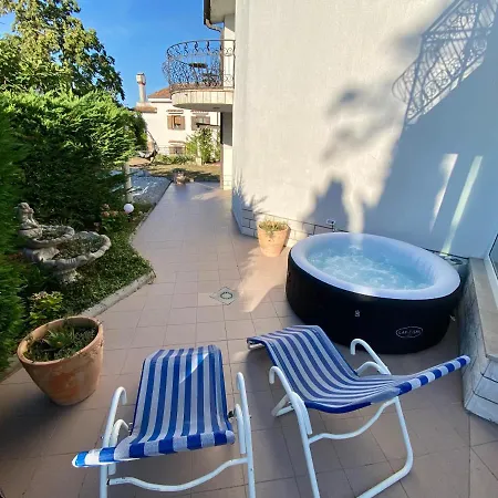 Sunvilla With Hot Tub