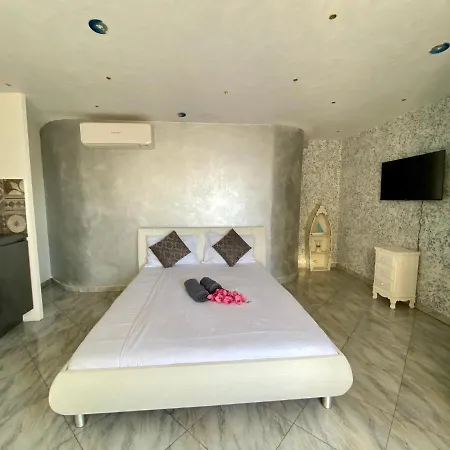 Sunvilla With Hot Tub Apartment *