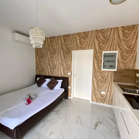 Sunvilla With Hot Tub Appartamento *