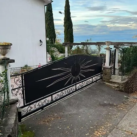 Appartamento Sunvilla With Hot Tub Capodistria