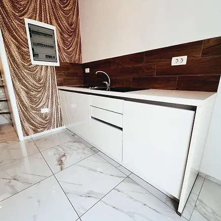 Sunvilla With Hot Tub Koper
