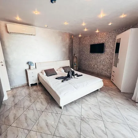 Sunvilla With Hot Tub * Capodistria