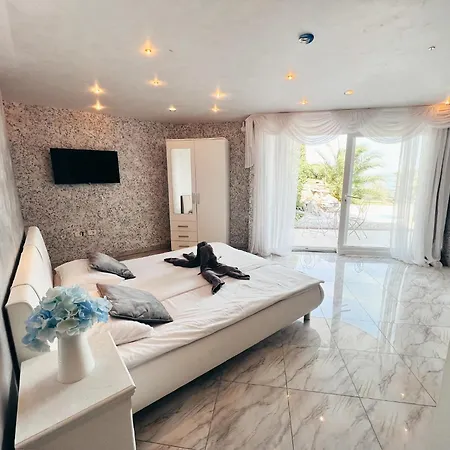 Sunvilla With Hot Tub Appartamento
