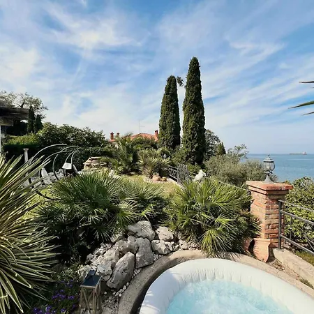 Sunvilla With Hot Tub *